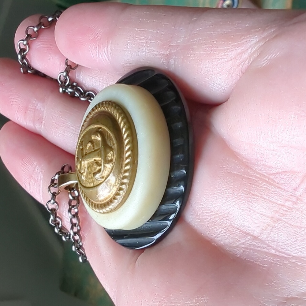 WHIMSY HOUSE I Upcycled Vintage Button Gold Metal Anchor Pendant Necklace - Picture 8 of 9